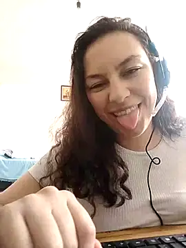 Snapshot of AlanaDesire chatting on 09-13-25, 03:56 AlanaDesire online show from 09-13-25, 03:56