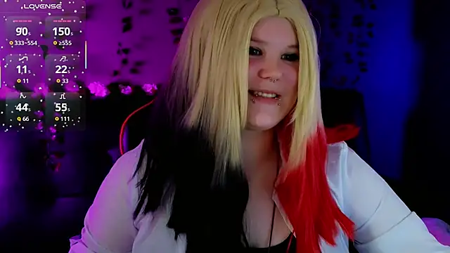 Snapshot of fillisfox_ chatting on 10-08-25, 04:04 fillisfox online show from 10-08-25, 04:04