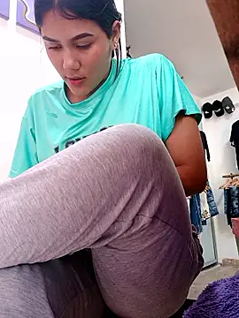 Snapshot of burbuja02 chatting on 09-25-25, 02:21 burbuja02 online show from 09-25-25, 02:21