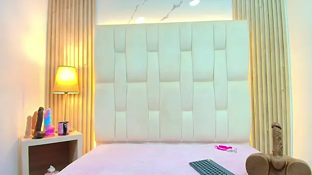 CharlotteSchmidtt online show from 04-23-26, 11:42