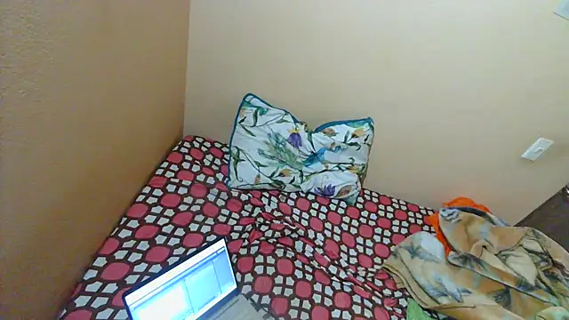 Juuaanp3 online show from 11-28-25, 01:14