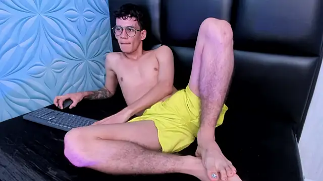 Snapshot of LittleMax23 chatting on 10-10-25, 11:53 LittleMax23 online show from 10-10-25, 11:53