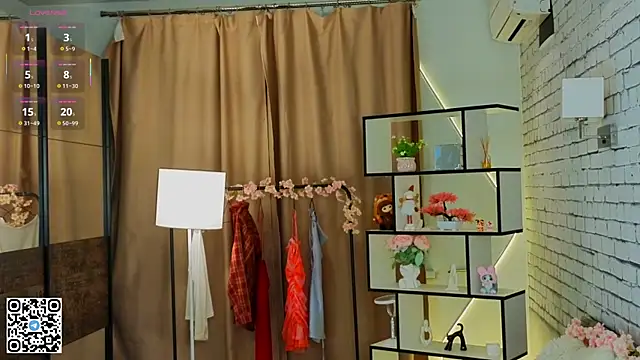 LorinaMaffitt online show from 10-24-25, 05:09