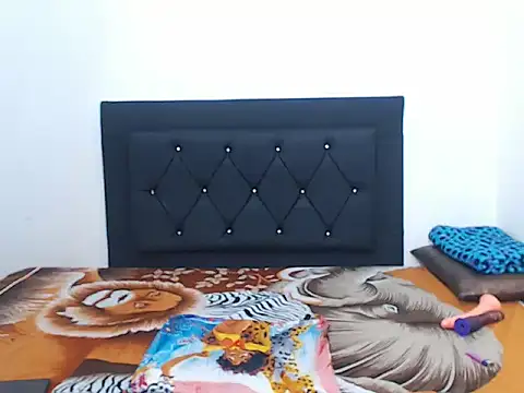 Snapshot of natashat_lorent chatting on 11-24-25, 03:34 natashat lorent online show from 11-24-25, 03:34