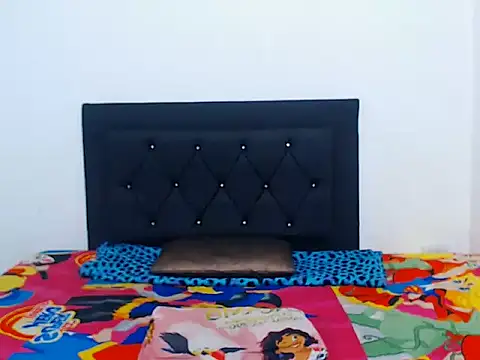 Snapshot of natashat_lorent chatting on 11-29-25, 10:24 natashat lorent online show from 11-29-25, 10:24