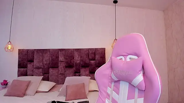 BellaClarck online show from 09-17-25, 08:32