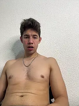 Snapshot of Maxtaylor18 chatting on 10-15-25, 03:06 Maxtaylor18 online show from 10-15-25, 03:06