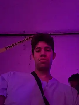 Snapshot of Maxtaylor18 chatting on 10-20-25, 06:14 Maxtaylor18 online show from 10-20-25, 06:14