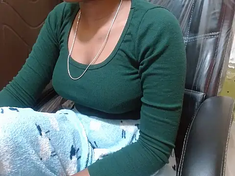 Snapshot of shallyji chatting on 10-30-25, 01:34 shallyji online show from 10-30-25, 01:34