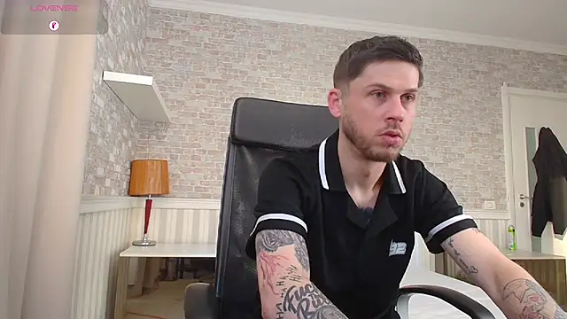 Snapshot of JonahShaw chatting on 04-28-26, 04:17 JonahShaw online show from 04-28-26, 04:17