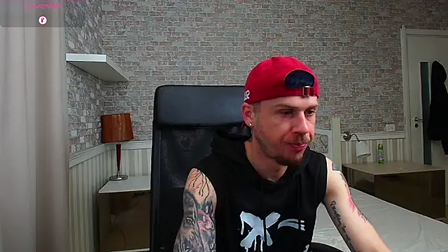 Snapshot of JonahShaw chatting on 05-14-26, 04:41 JonahShaw online show from 05-14-26, 04:41