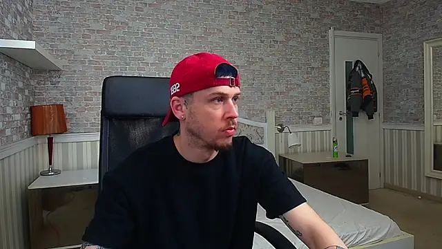 Snapshot of JonahShaw chatting on 05-15-26, 05:03 JonahShaw online show from 05-15-26, 05:03