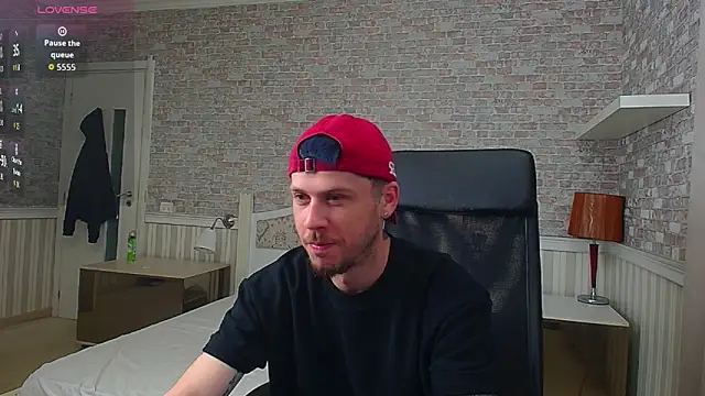 Snapshot of JonahShaw chatting on 05-17-26, 04:32 JonahShaw online show from 05-17-26, 04:32