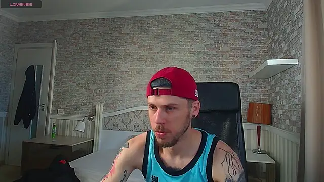 Snapshot of JonahShaw chatting on 05-27-26, 04:53 JonahShaw online show from 05-27-26, 04:53