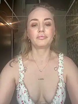 LiluMoon   online show from 05-10-26, 12:54