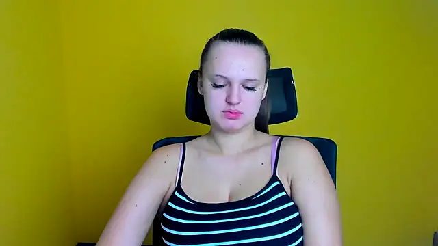 Snapshot of Aurora_White chatting on 09-16-25, 05:41 Aurora White online show from 09-16-25, 05:41