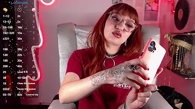 Snapshot of FabulousVenus chatting on 09-14-25, 04:06 FabulousVenus online show from 09-14-25, 04:06