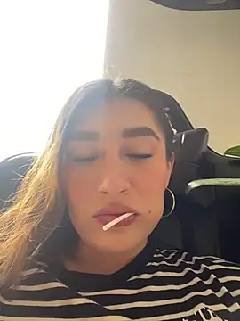 Isa Villamarin online show from 10-17-25, 03:14