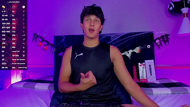 Leo Savage  online show from 10-31-25, 04:24