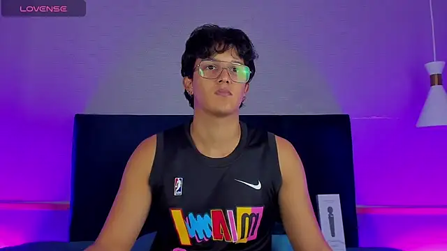 Leo Savage  online show from 11-05-25, 03:39