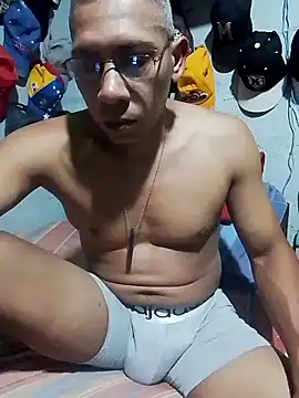 Snapshot of Sonic-75 chatting on 10-31-25, 03:07 Sonic-75 online show from 10-31-25, 03:07