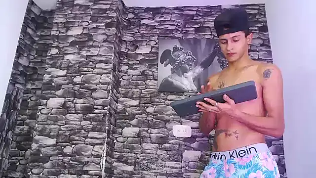 gustavo saaled19  online show from 10-21-25, 10:43