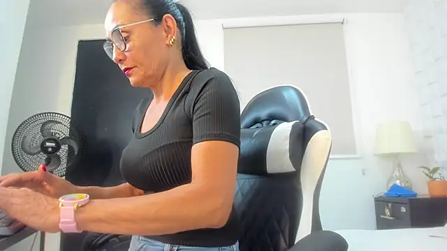 yulitza1025 online show from 03-09-26, 12:20