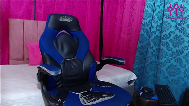 ximena butterfly2 online show from 04-07-26, 11:48