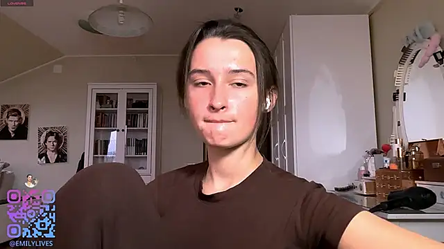 Snapshot of DarlineBrustera chatting on 02-15-26, 02:14 DarlineBrustera online show from 02-15-26, 02:14