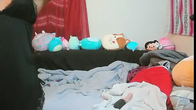 Snapshot of Queenofheartsfaerah chatting on 10-09-25, 12:41 Queenofheartsfaerah online show from 10-09-25, 12:41