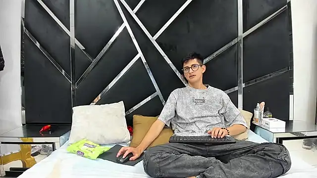 Noa Arez online show from 01-16-26, 04:05