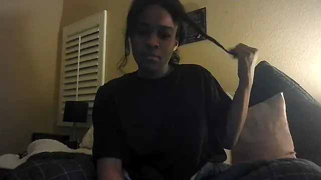 Snapshot of Marlowlovee chatting on 07-10-26, 08:50 Marlowlovee online show from 07-10-26, 08:50