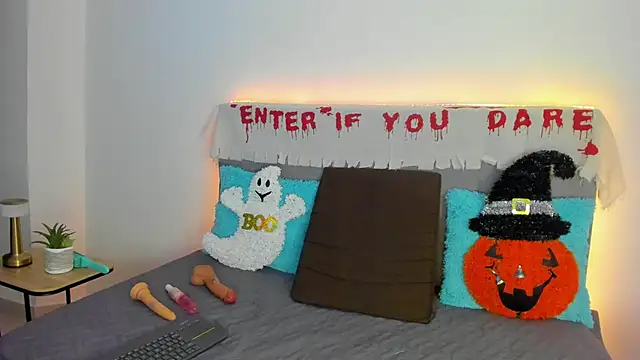 Snapshot of GalaX_x chatting on 10-31-25, 09:49 GalaX x online show from 10-31-25, 09:49