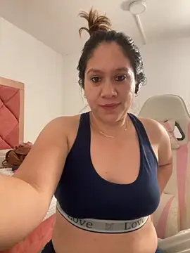 emma hot2006 online show from 11-24-25, 05:45