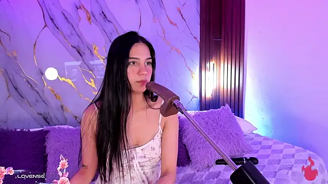 Emmiicute online show from 04-18-26, 07:58