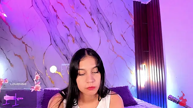 Emmiicute online show from 04-21-26, 01:42