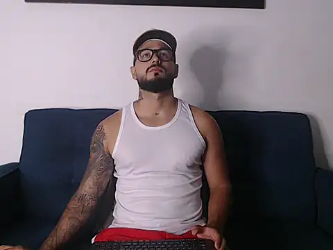 Snapshot of Eric_Evans1 chatting on 10-30-25, 04:03 Eric Evans1 online show from 10-30-25, 04:03