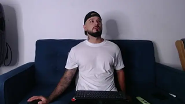 Snapshot of Eric_Evans1 chatting on 11-08-25, 10:04 Eric Evans1 online show from 11-08-25, 10:04