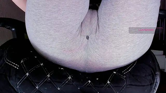 Cameltoe squirt inPants online show from 10-21-25, 02:29