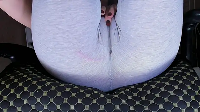 Cameltoe squirt inPants online show from 12-22-25, 09:28