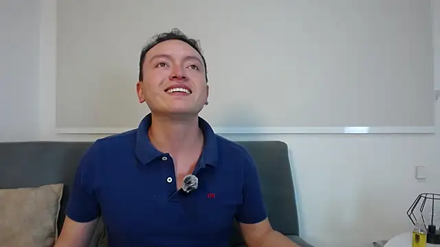 Snapshot of Robert2_honey chatting on 09-21-25, 01:07 Robert2 honey online show from 09-21-25, 01:07