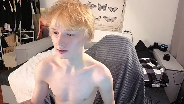 Snapshot of Your_avatar chatting on 11-06-25, 07:04 Your avatar online show from 11-06-25, 07:04