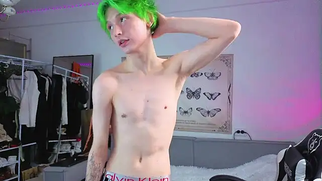 Snapshot of Your_avatar chatting on 11-17-25, 09:42 Your avatar online show from 11-17-25, 09:42