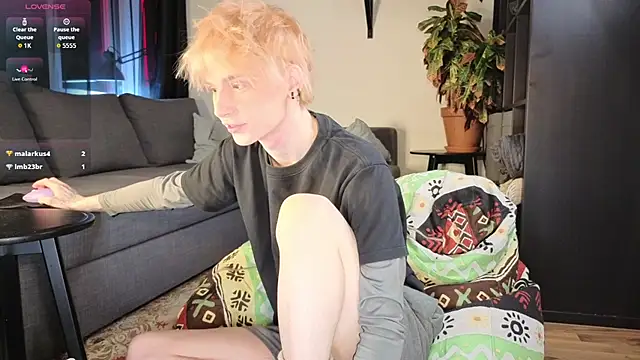 Snapshot of Your_avatar chatting on 02-22-26, 10:08 Your avatar online show from 02-22-26, 10:08