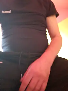 Snapshot of Lawrence067 chatting on 12-14-25, 02:00 Lawrence067 online show from 12-14-25, 02:00