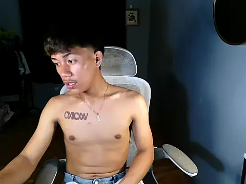 naughtyboyloy 0 online show from 04-29-26, 02:21