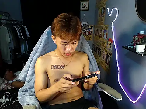Snapshot of naughtyboyloy_0 chatting on 06-26-26, 05:17 naughtyboyloy 0 online show from 06-26-26, 05:17