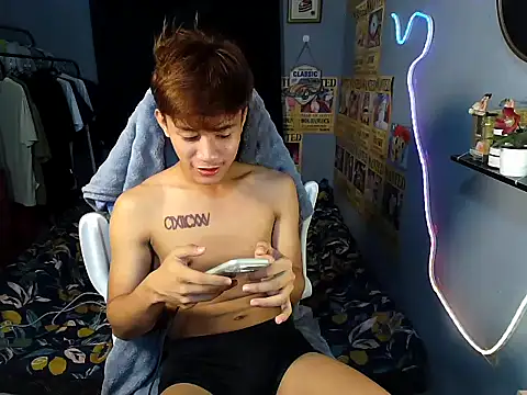 Snapshot of naughtyboyloy_0 chatting on 07-04-26, 05:41 naughtyboyloy 0 online show from 07-04-26, 05:41