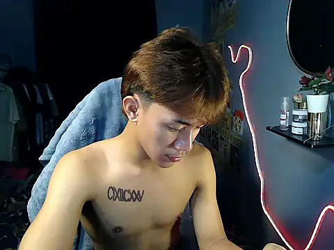 Snapshot of naughtyboyloy_0 chatting on 07-09-26, 12:04 naughtyboyloy 0 online show from 07-09-26, 12:04