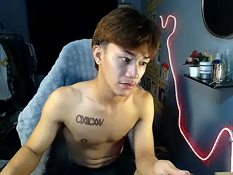 Snapshot of naughtyboyloy_0 chatting on 07-13-26, 06:44 naughtyboyloy 0 online show from 07-13-26, 06:44